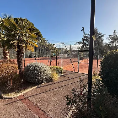 Dom wakacyjny With Garden And Pool Access Antibes