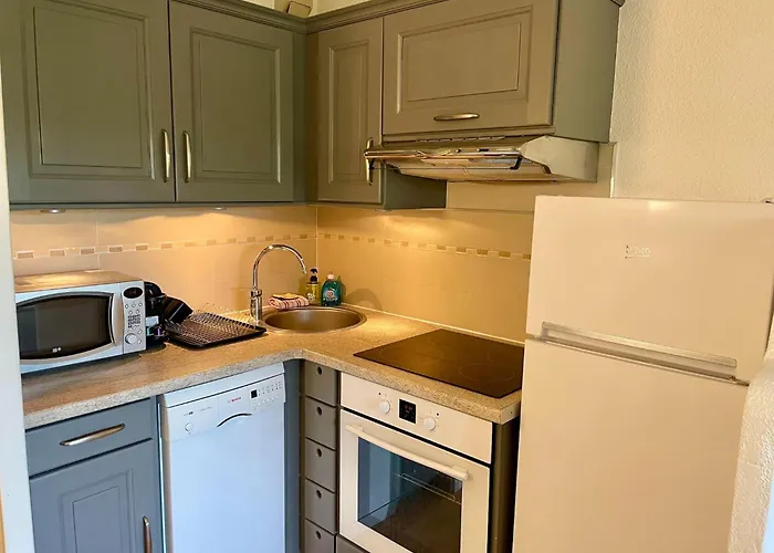 With Garden And Pool Access Дом отдыха *